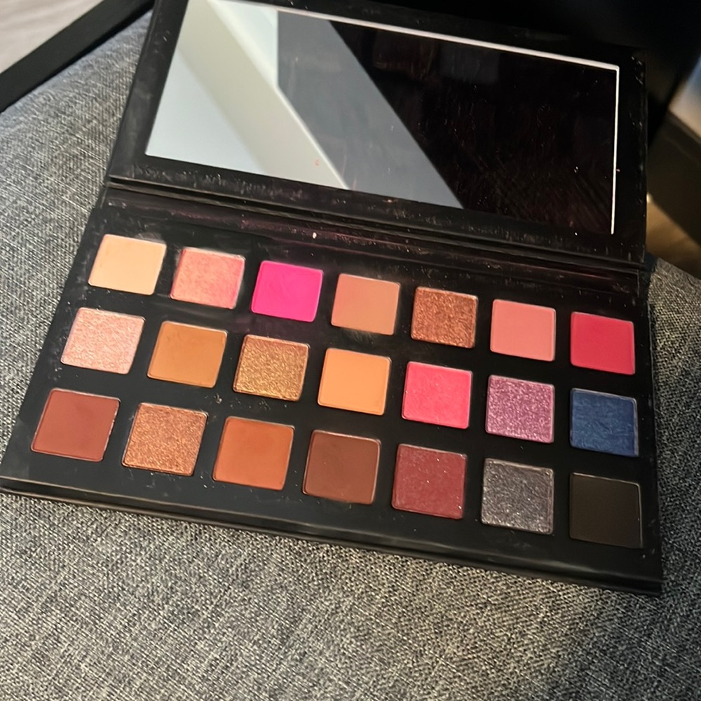 Kylie Cosmetics Sipping Pretty Palette